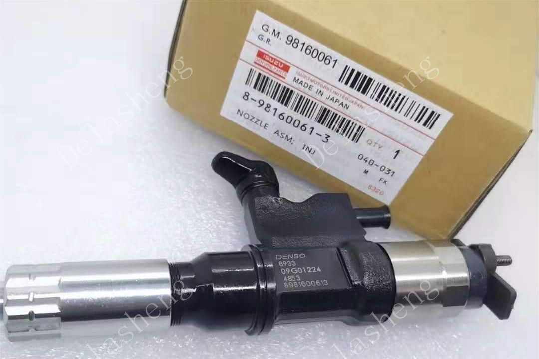 Fuel injector 095000-8930 / 095000-8933 / 8981600613